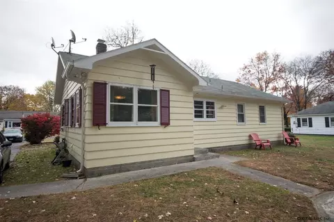 6 Weiser St, Glenmont, NY 12077 photo 2