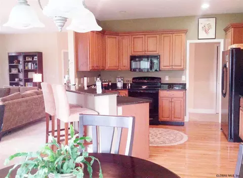 5 Sheldon Dr, Mechanicville, NY 12118 photo 6