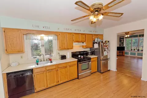 2 Terry Ave, Schenectady, NY 12303 photo 9