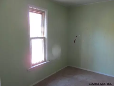 930 Maple Ave, Schenectady, NY 12307 photo 12