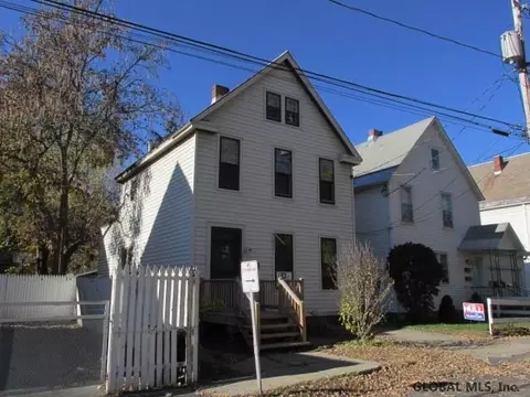 930 Maple Ave, Schenectady, NY 12307 photo 3