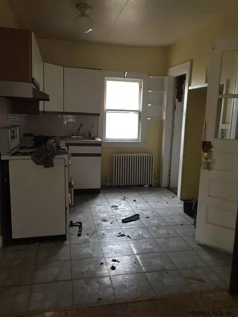 367 12th St, Schenectady, NY 12306 photo 4