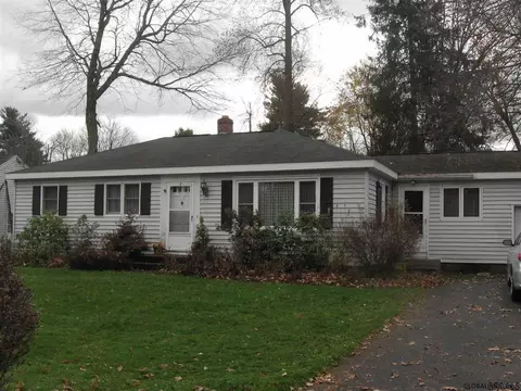 19 Greenleaf Dr, Delmar, NY 12054 photo 1