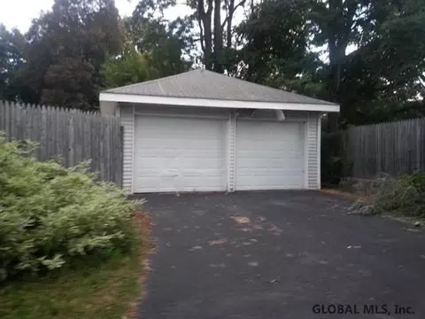 853 Harrison Ave, Schenectady, NY 12306 photo 4