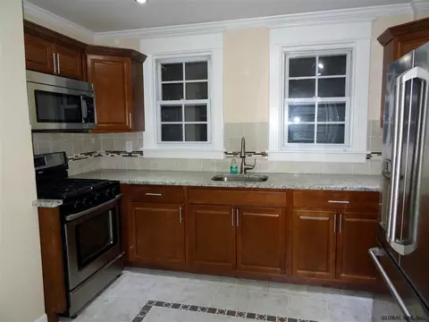 330 Division St, Schenectady, NY 12304 photo 2