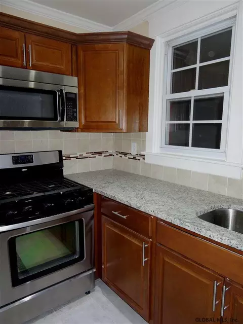 330 Division St, Schenectady, NY 12304 photo 6