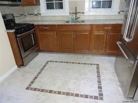 330 Division St, Schenectady, NY 12304 photo 4
