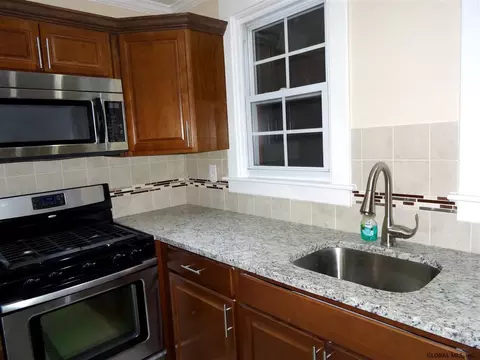 330 Division St, Schenectady, NY 12304 photo 3