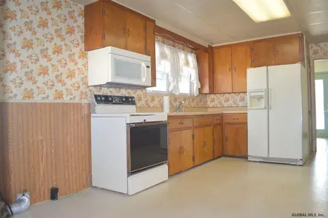 2037 William St, Schenectady, NY 12306 photo 5
