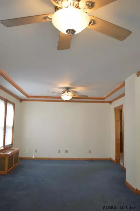 2037 William St, Schenectady, NY 12306 photo 4