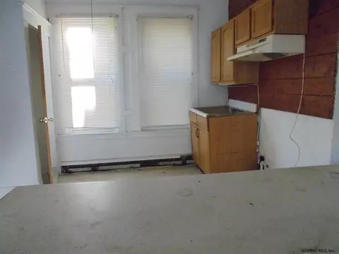 28 Catherine St, Schenectady, NY 12307 photo 3
