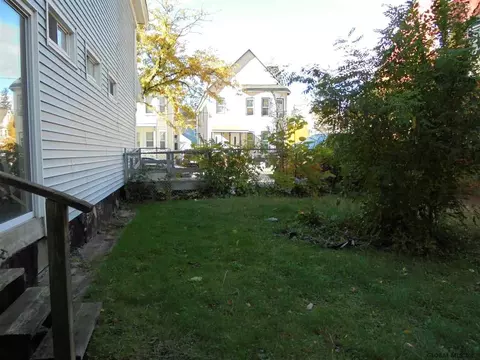 28 Catherine St, Schenectady, NY 12307 photo 2