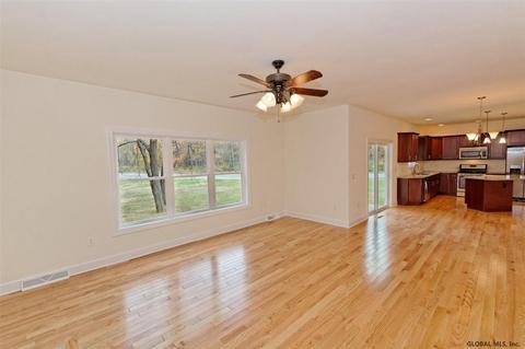 49 Dunsbach Rd, Halfmoon, NY 12065 photo 8