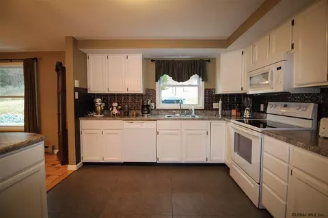 153 Dow St, Cobleskill, NY 12043 photo 4