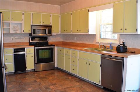 1075 Walnut Ave, Schenectady, NY 12306 photo 10