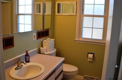 1075 Walnut Ave, Schenectady, NY 12306 photo 25