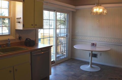 1075 Walnut Ave, Schenectady, NY 12306 photo 11