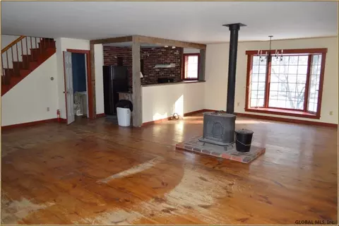82 S Main St, Danby, VT 05739 photo 6