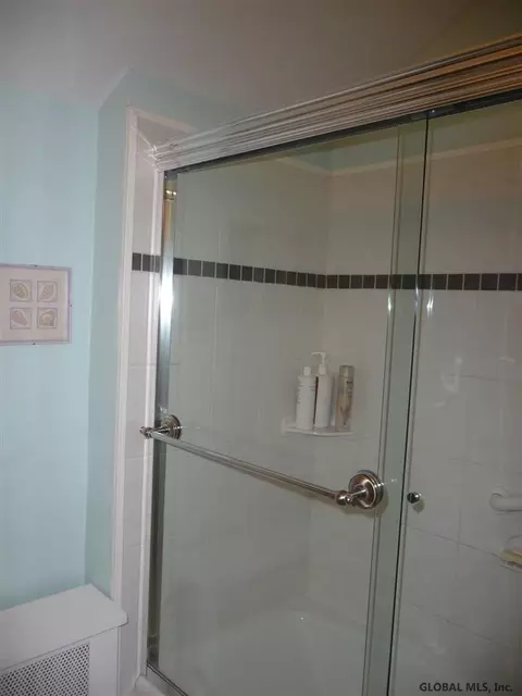 2001 Mcclellan St, Schenectady, NY 12309 photo 22