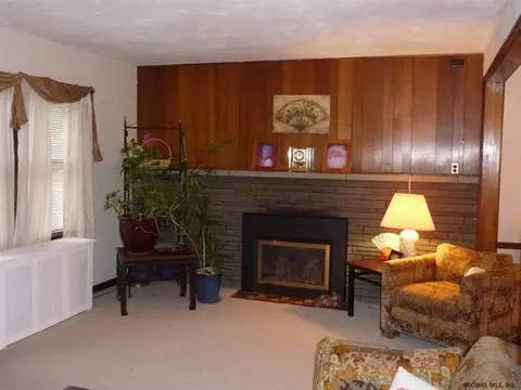 2001 Mcclellan St, Schenectady, NY 12309 photo 2