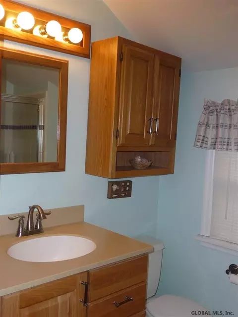 2001 Mcclellan St, Schenectady, NY 12309 photo 17