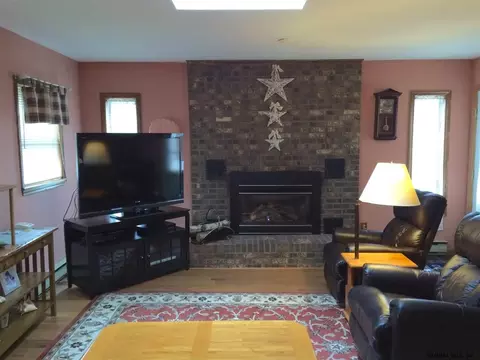 2001 Mcclellan St, Schenectady, NY 12309 photo 8