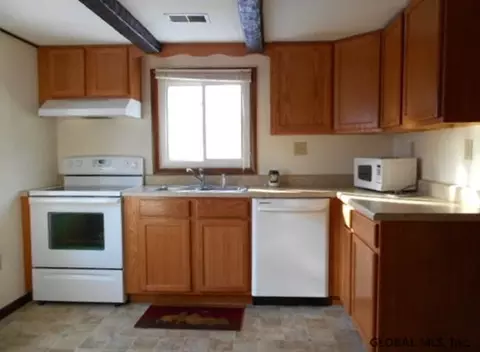 52 Guideboard Rd, Waterford, NY 12188 photo 3