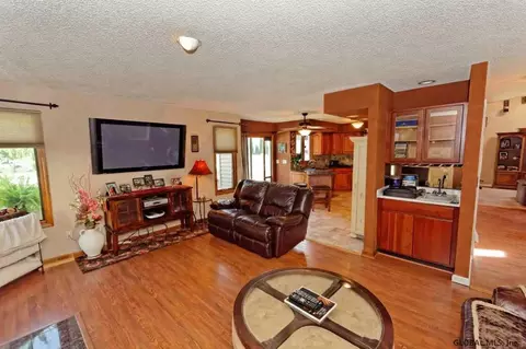 6966 Suzanne Ct, Schenectady, NY 12303 photo 8
