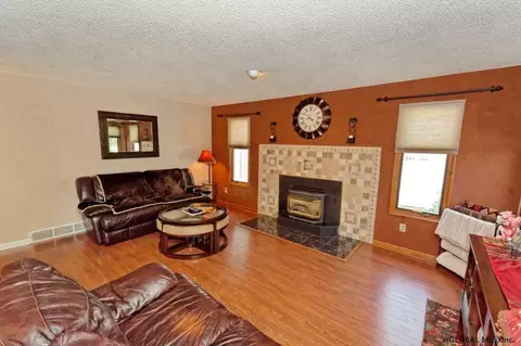 6966 Suzanne Ct, Schenectady, NY 12303 photo 9