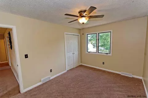 6966 Suzanne Ct, Schenectady, NY 12303 photo 14