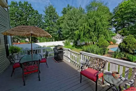 6966 Suzanne Ct, Schenectady, NY 12303 photo 18