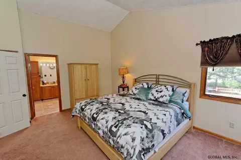 6966 Suzanne Ct, Schenectady, NY 12303 photo 11
