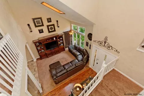 6966 Suzanne Ct, Schenectady, NY 12303 photo 10