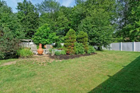6966 Suzanne Ct, Schenectady, NY 12303 photo 25