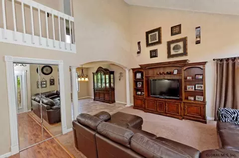 6966 Suzanne Ct, Schenectady, NY 12303 photo 3