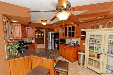 6966 Suzanne Ct, Schenectady, NY 12303 photo 7