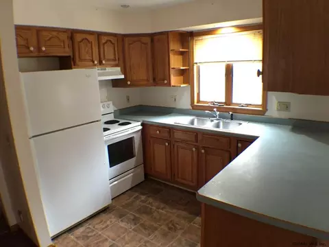 39 Edie Rd, Saratoga Springs, NY 12866 photo 6