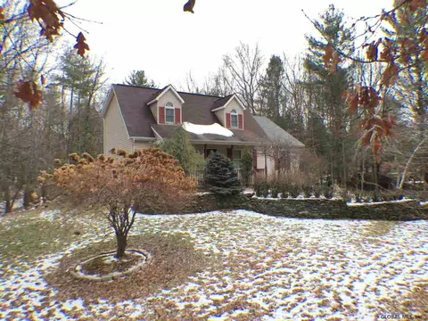 39 Edie Rd, Saratoga Springs, NY 12866 photo 3