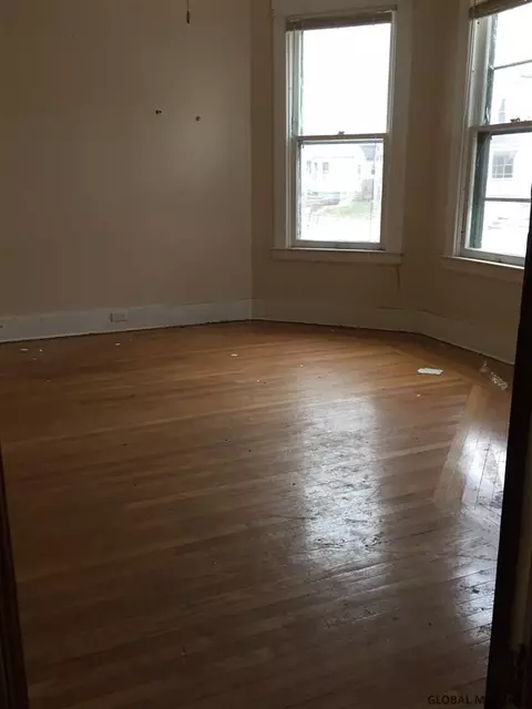 466 Cedar St, Schenectady, NY 12303 photo 2