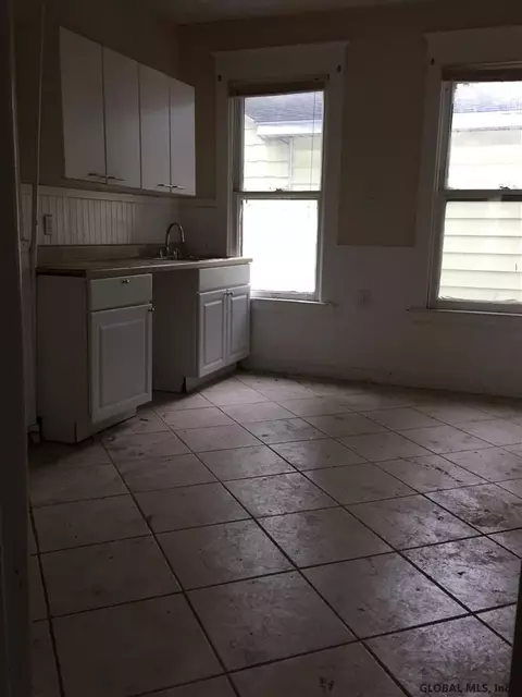 466 Cedar St, Schenectady, NY 12303 photo 4