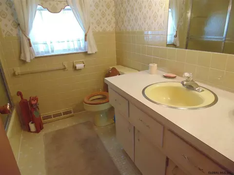 1145 Hendrickson Ave, Schenectady, NY 12309 photo 15