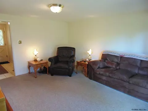 1145 Hendrickson Ave, Schenectady, NY 12309 photo 5