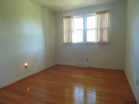 1145 Hendrickson Ave, Schenectady, NY 12309 photo 12