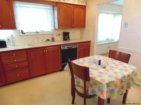 1145 Hendrickson Ave, Schenectady, NY 12309 photo 6