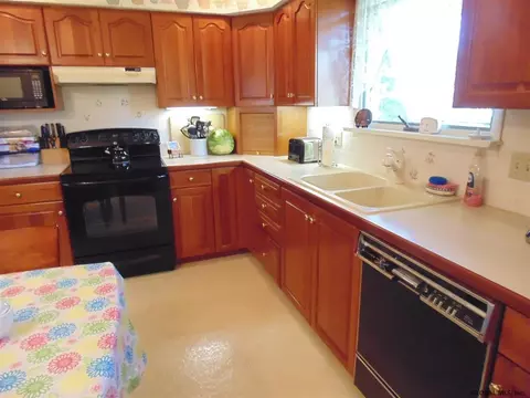 1145 Hendrickson Ave, Schenectady, NY 12309 photo 8