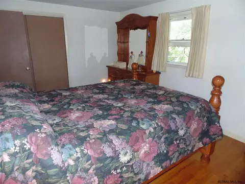 1145 Hendrickson Ave, Schenectady, NY 12309 photo 17