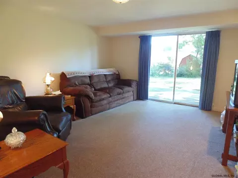 1145 Hendrickson Ave, Schenectady, NY 12309 photo 3