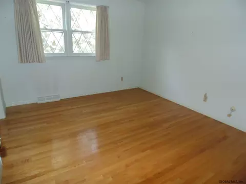 1145 Hendrickson Ave, Schenectady, NY 12309 photo 18