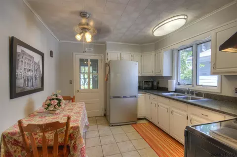852 Harrison Ave, Schenectady, NY 12306 photo 14