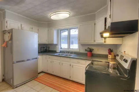852 Harrison Ave, Schenectady, NY 12306 photo 3